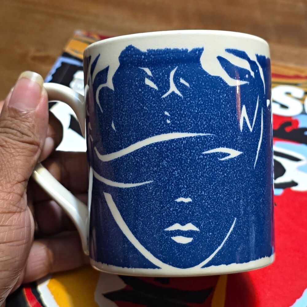 Vintage Wonder Woman DC Comics White/Blue Ceramic Coffee Mug , 1989 W.B. P.A.C.